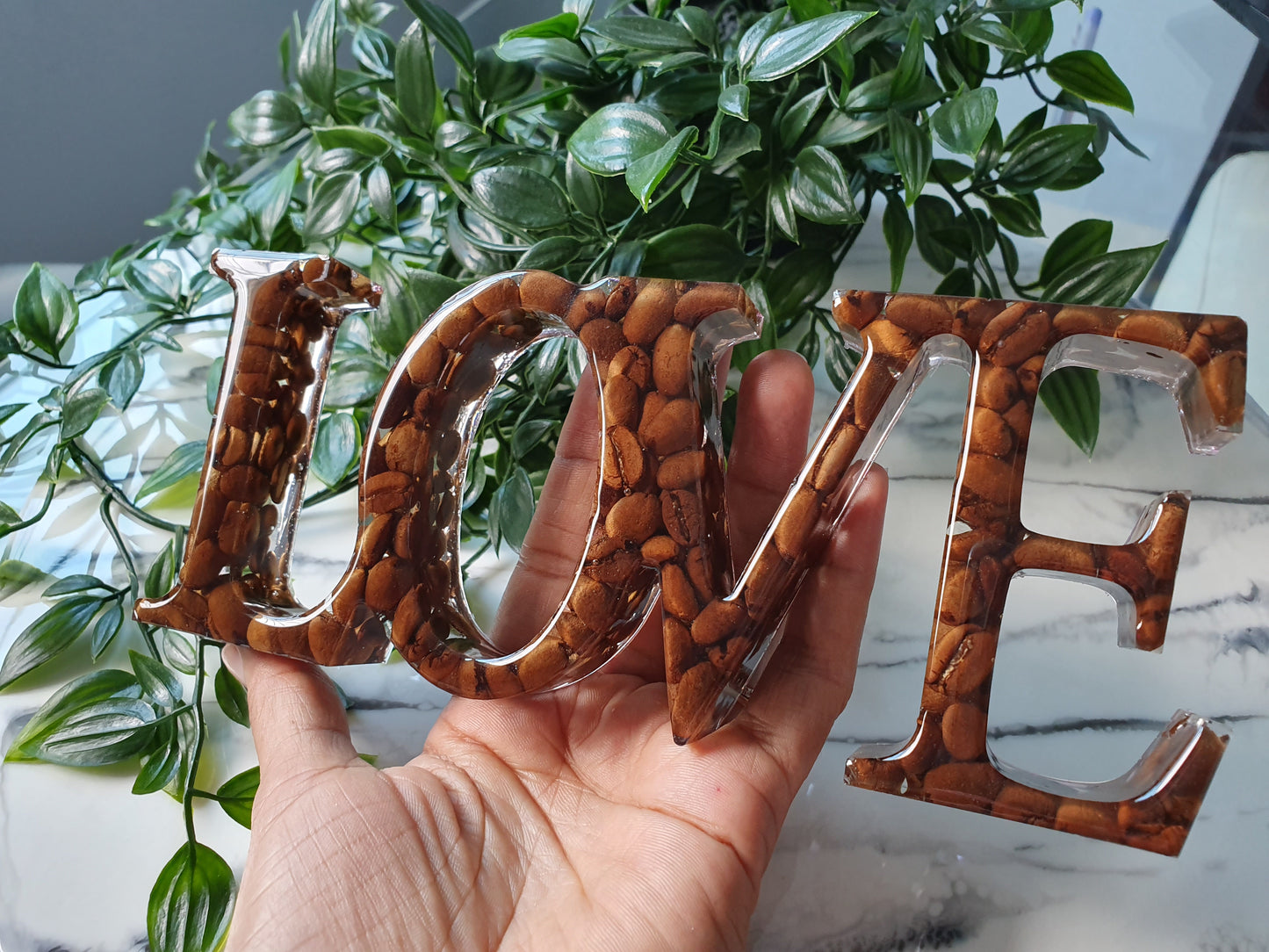 Letrero Love con Granos de Cafe