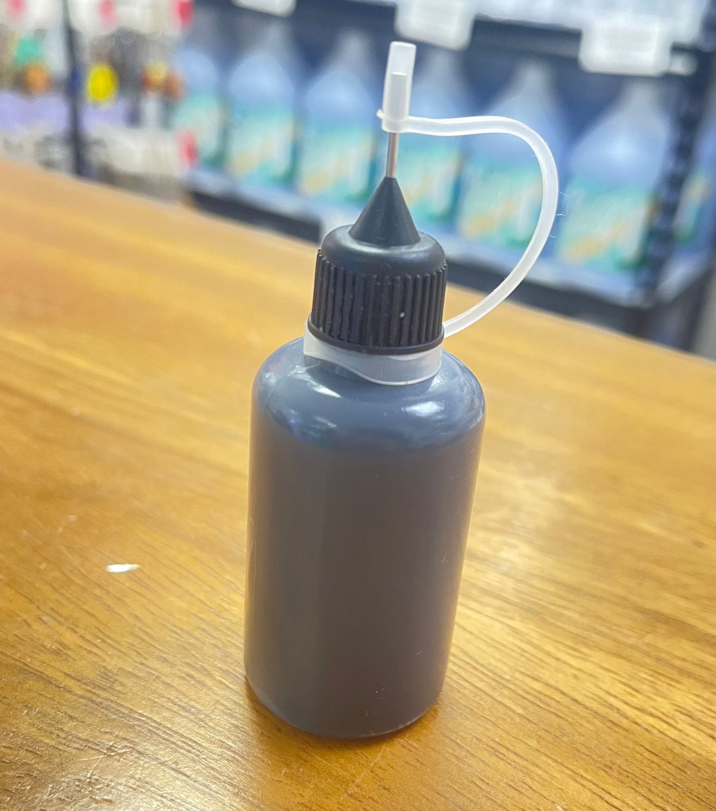 Pintura Acrílica con Aplicador, ideal para pintar dominos