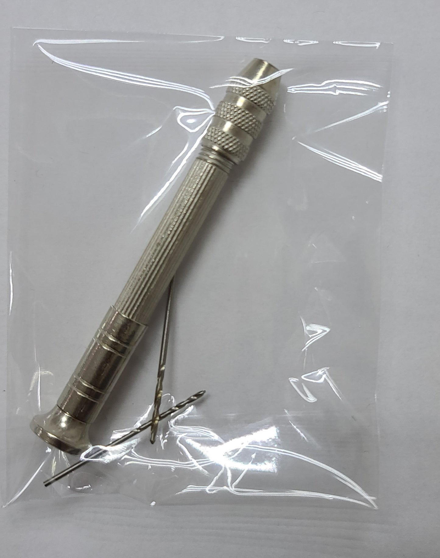 Broca de mano pequeña para perforar llaveros en resina (taladro)